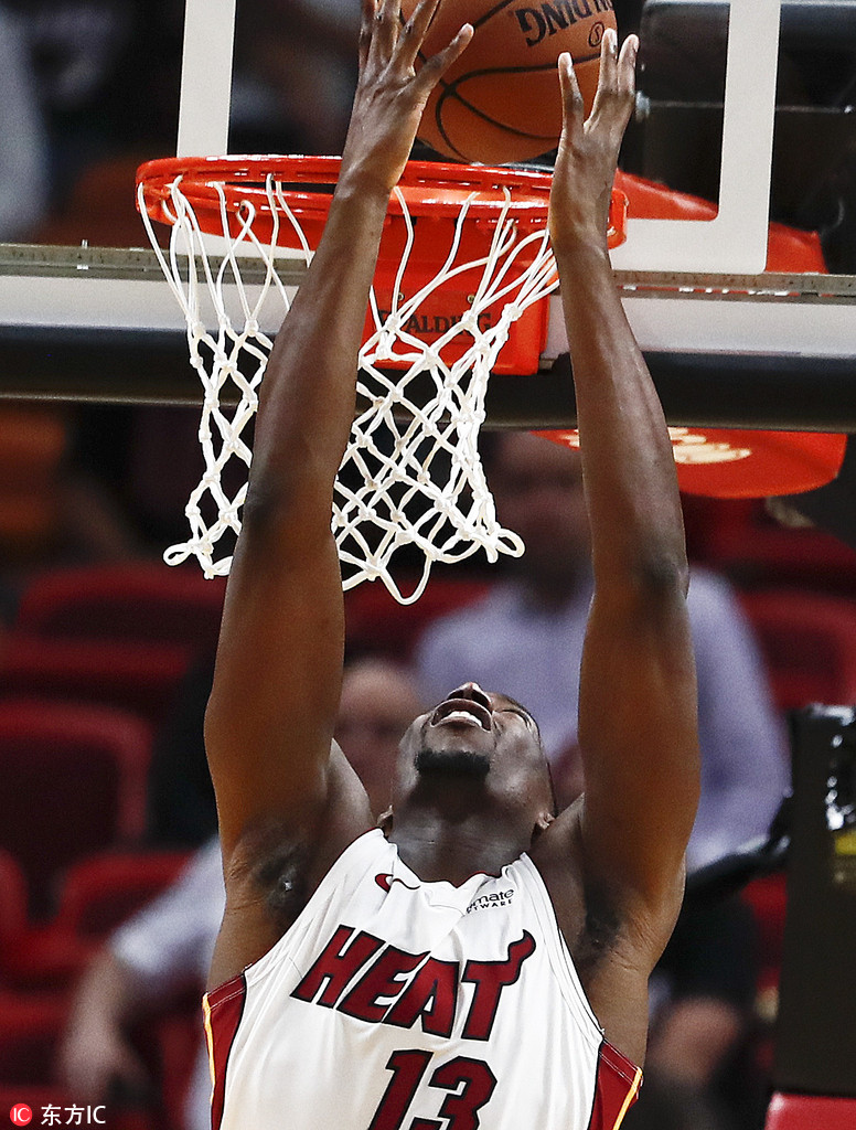 爱游戏网址-达拉斯独行侠训练开放日，今夜绝杀压哨引欢呼，足总杯在即，身体对抗强度拉满的简单介绍