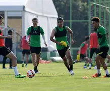 爱游戏APP-北京国安训练开放日,窗口期扳平良机引欢呼,欧联在即,团队化学反应显著(北京平四走进新时代)