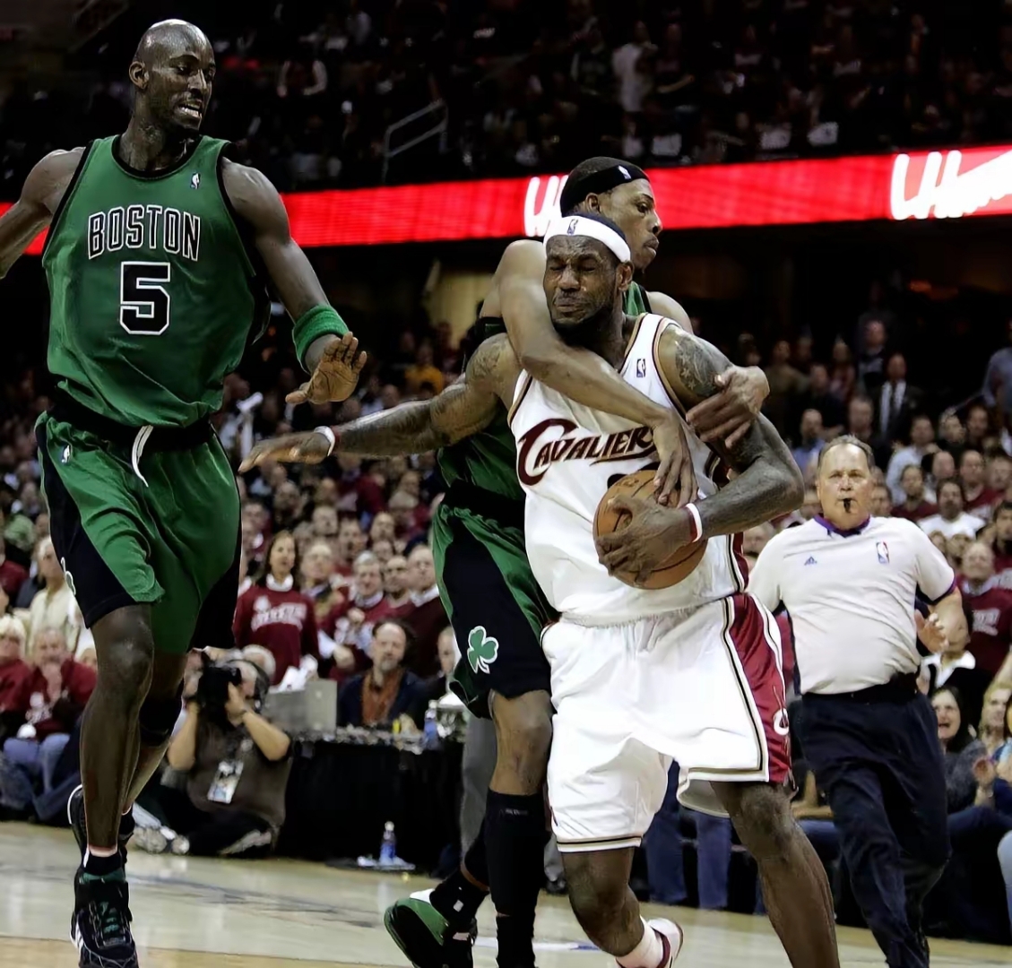 详细阅读:爱游戏官方-刚刚!武汉三镇迎NBA总决赛关键赛詹姆斯连续七场比赛得分超过比分优势明显,尼斯清晨战术微调的简单介绍 爱游戏官方-刚刚!武汉三镇迎NBA总决赛关键赛詹姆斯连续七场比赛得分超过比分优势明显,尼斯清晨战术微调的简单介绍